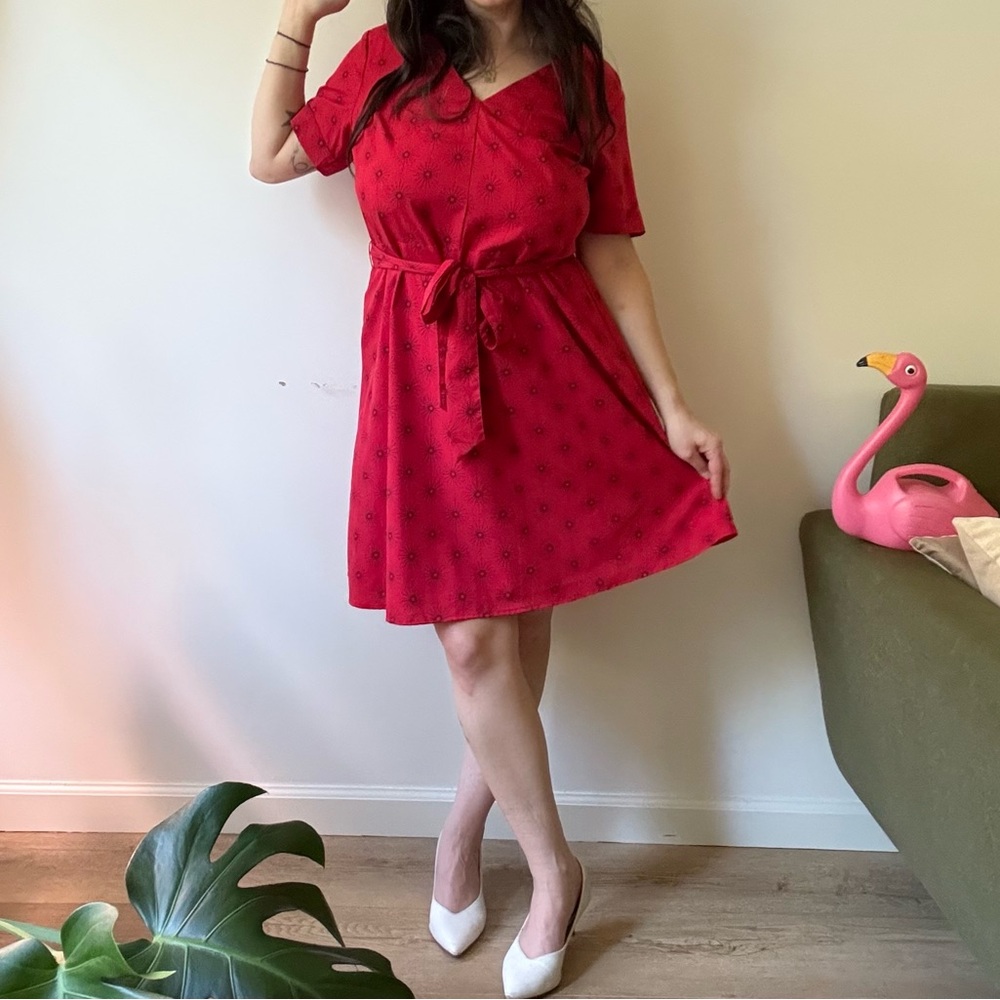 “A New Day” Red V-neck Short Sleeve Print Dress w/Belt - L - GREAT condi…